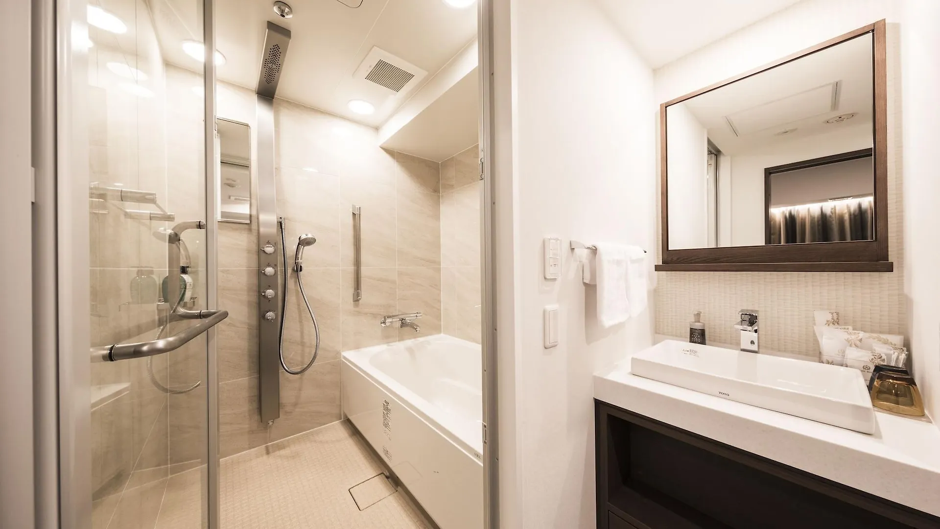 Hotel The Rise Osaka Kitashinchi 3*,  Japan